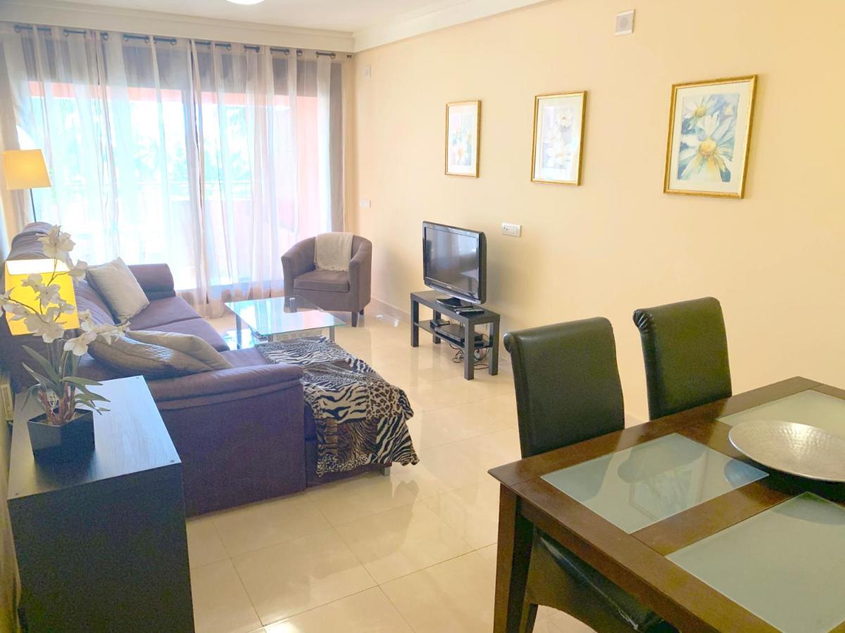 Salinas. Apartment For 4. Terrace/Parking/Pools/Gym/4Mins Beach Estepona Eksteriør bilde