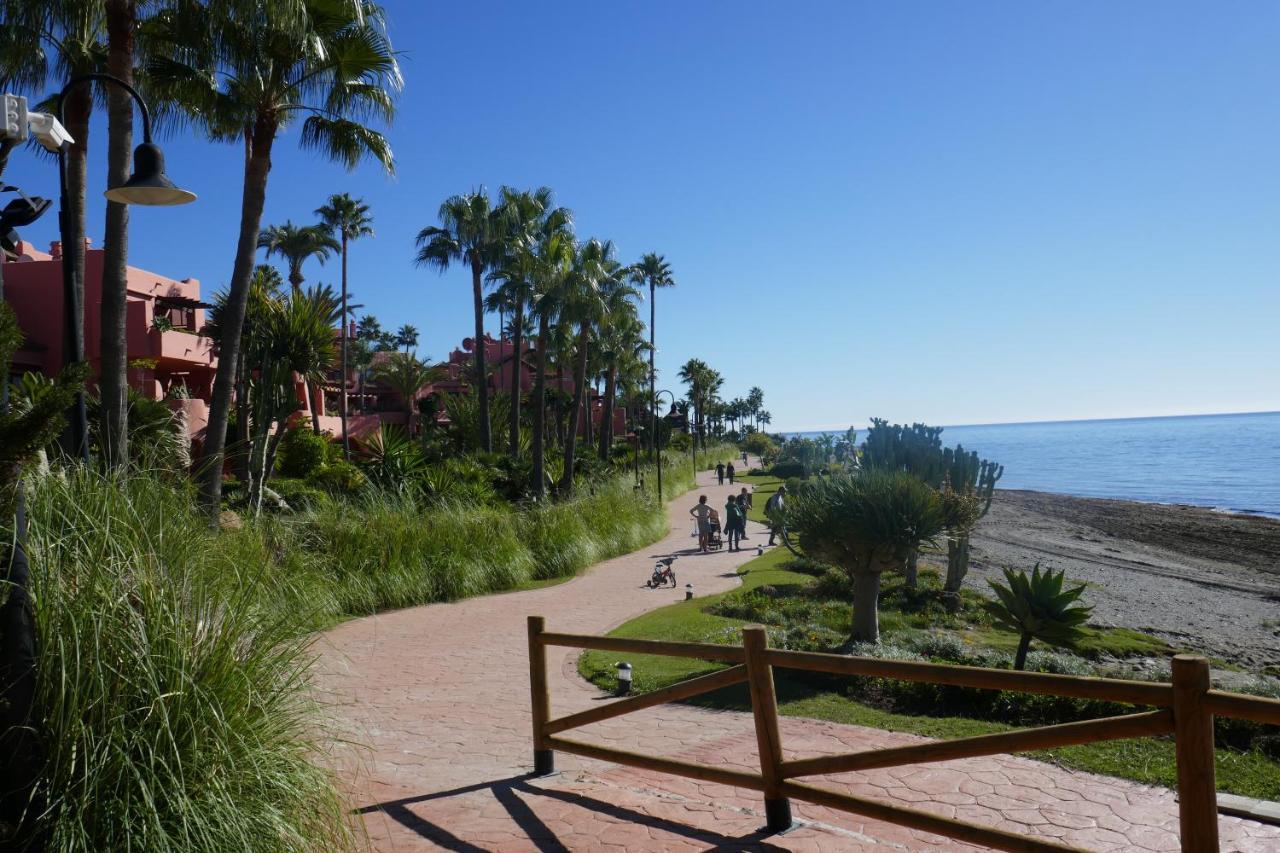 Salinas. Apartment For 4. Terrace/Parking/Pools/Gym/4Mins Beach Estepona Eksteriør bilde