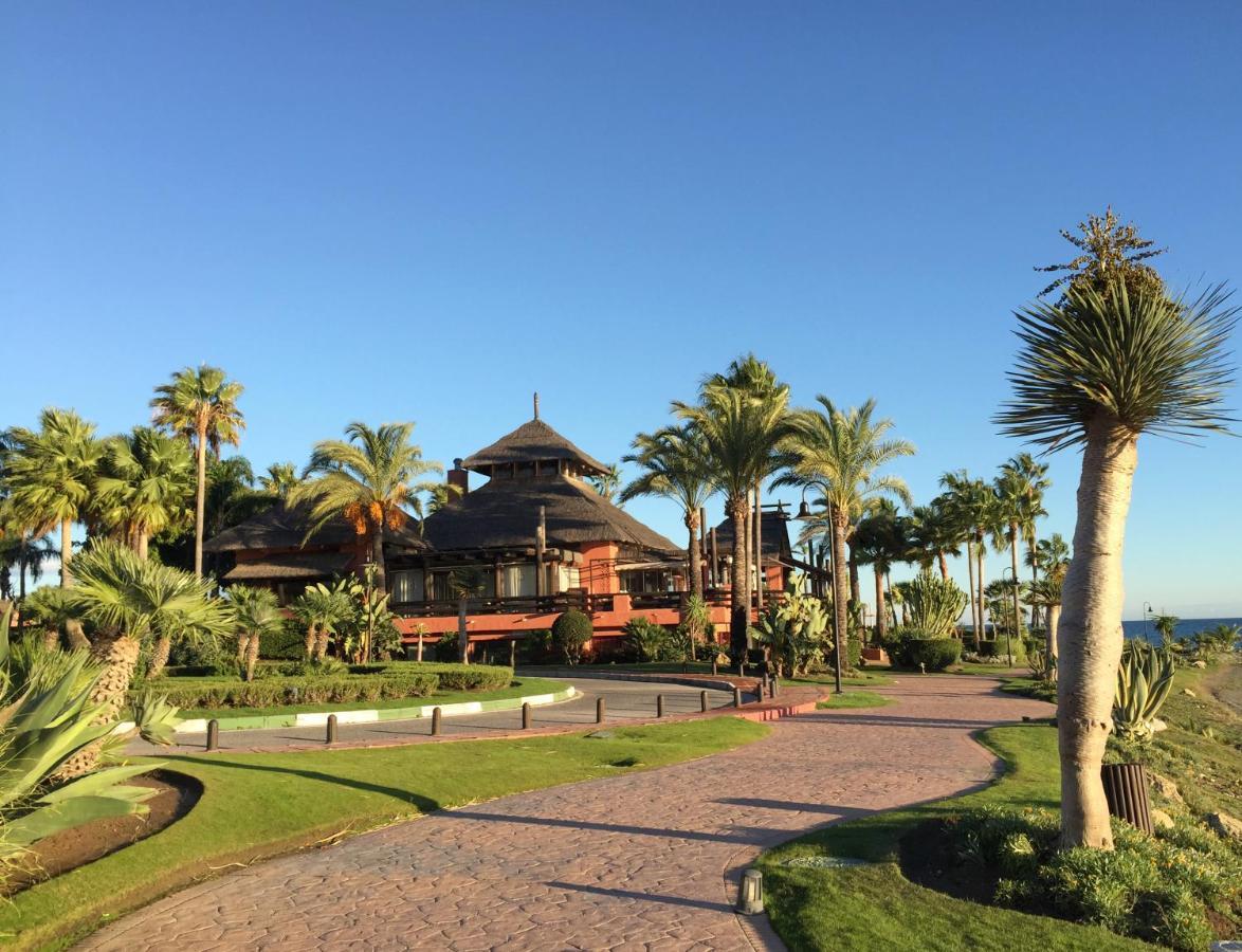 Salinas. Apartment For 4. Terrace/Parking/Pools/Gym/4Mins Beach Estepona Eksteriør bilde