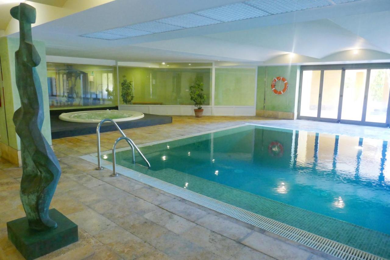 Salinas. Apartment For 4. Terrace/Parking/Pools/Gym/4Mins Beach Estepona Eksteriør bilde