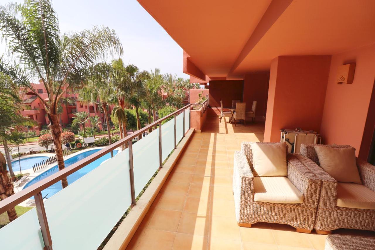 Salinas. Apartment For 4. Terrace/Parking/Pools/Gym/4Mins Beach Estepona Eksteriør bilde
