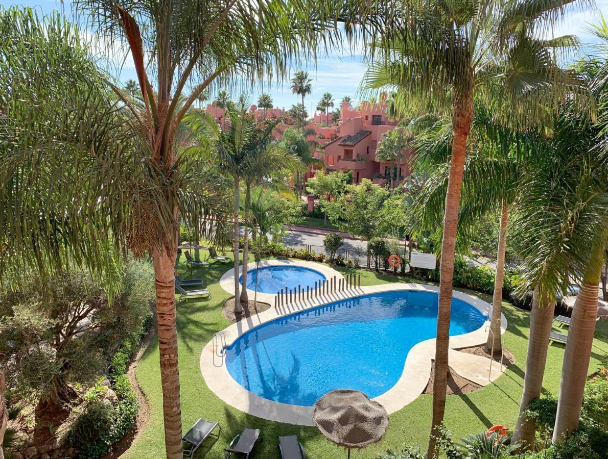 Salinas. Apartment For 4. Terrace/Parking/Pools/Gym/4Mins Beach Estepona Eksteriør bilde