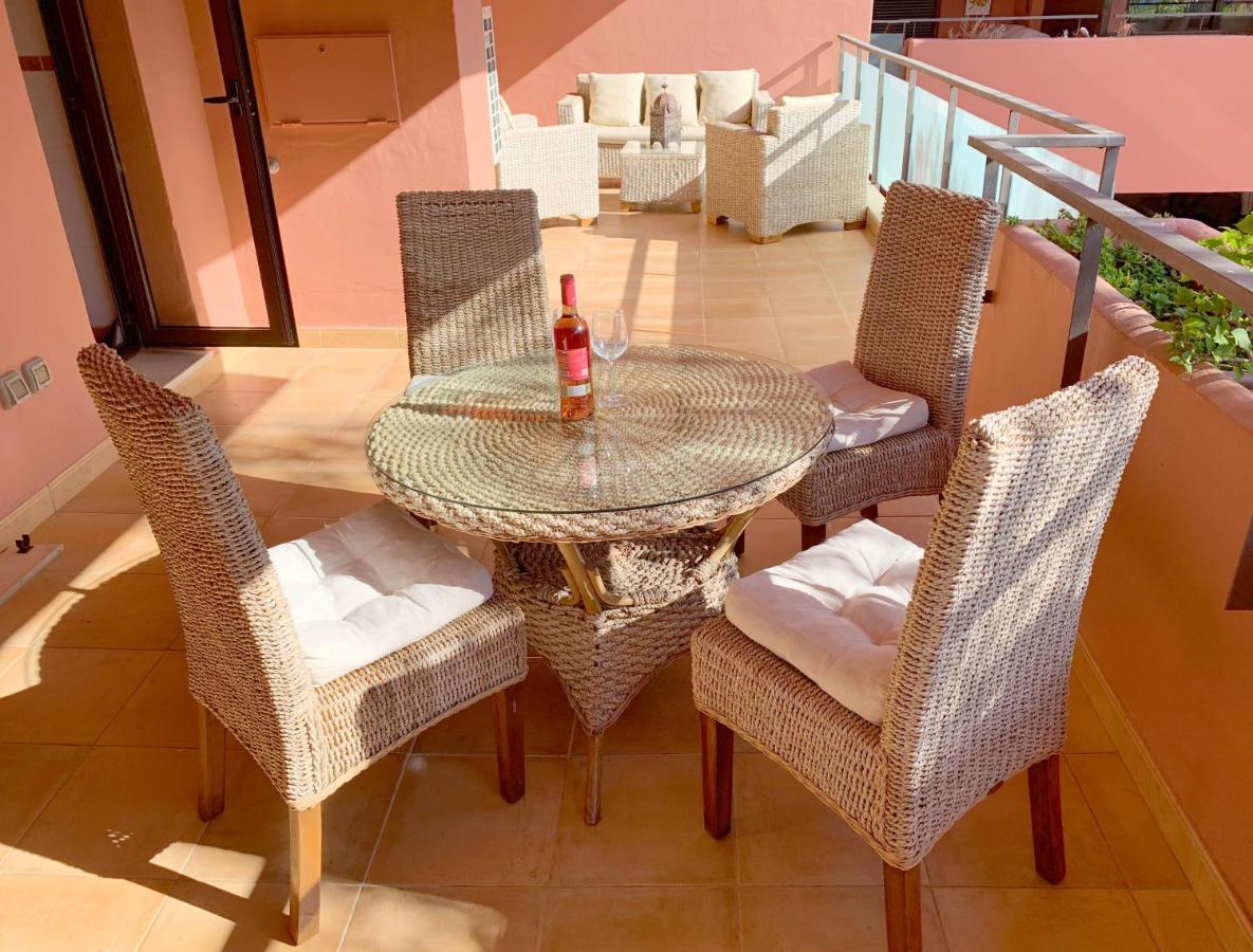Salinas. Apartment For 4. Terrace/Parking/Pools/Gym/4Mins Beach Estepona Eksteriør bilde